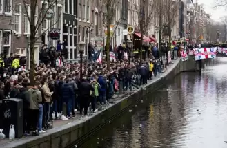 İngiliz taraftarlar, Hollanda'yı birbirine kattı!