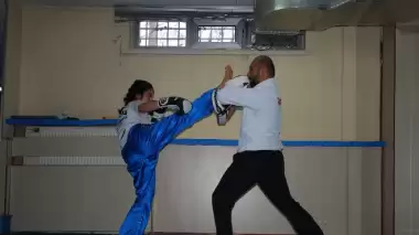 Kungfu özlemini gidermek için sporcu yetiştiriyor