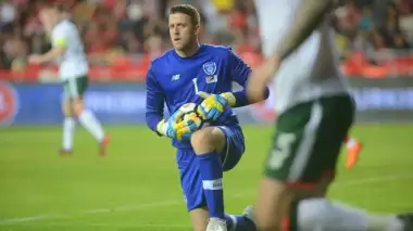 Yok artık Colin Doyle! Türkiye maçından 19 saat 39 dakika sonra kaleye geçti...