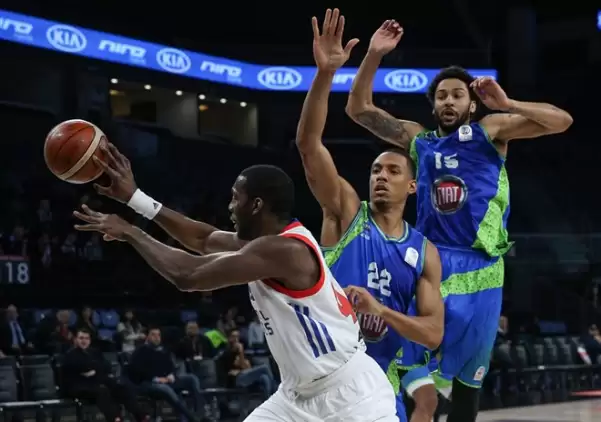 Anadolu Efes, TOFAŞ'ı mağlup etti