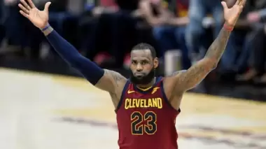 LeBron James, Jordan'ın rekorunu kırdı
