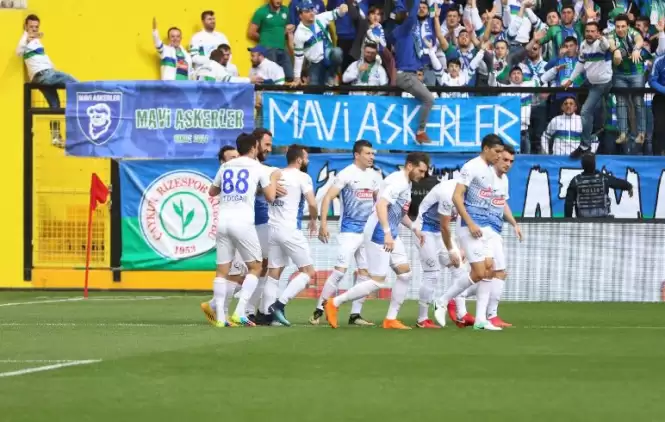 5 gol, 1 kırmızı kart! Rizespor, İstanbul'dan lider dönüyor!