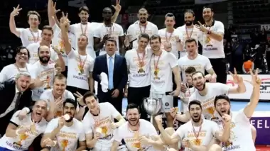 Halkbank, şampiyonluğun tadını çıkarıyor! Başarı hikayesini anlattılar!