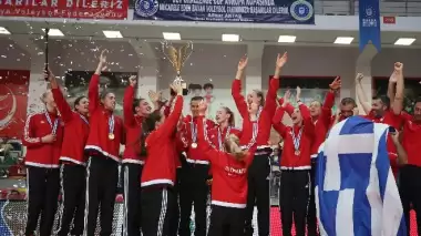 Olympiakos şampiyonluk kupasını aldı