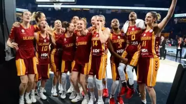 Galatasaray Venezia'yı dağıttı, şampiyonluğa çok yaklaştı! Quigley...