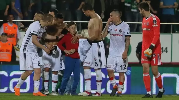 Beşiktaş maçı bitti, minik taraftar Pepe'nin yanına koştu! O anlar...