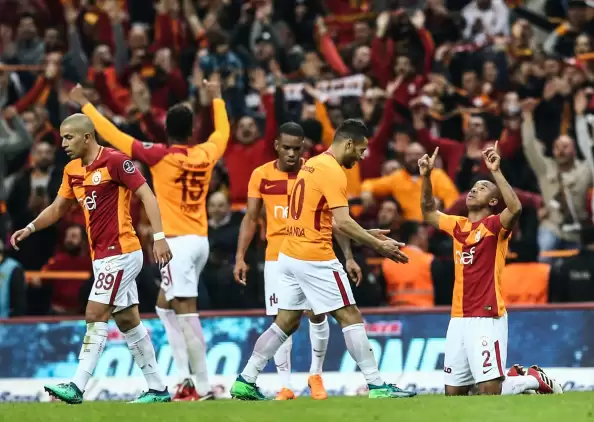 Galatasaray zirveyi geri aldı!