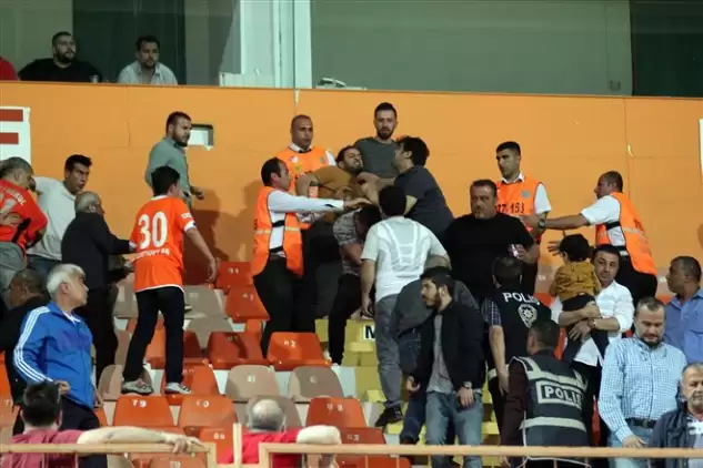 Adanaspor yenildi, tribün karıştı