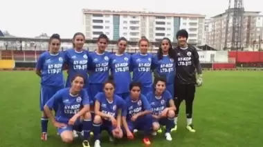 Hakkari'de kadın futbolcuların 1. Lig sevinci