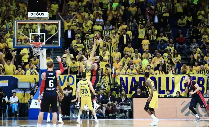 Fenerbahçe Baskonia'yı devirdi, seride öne geçti