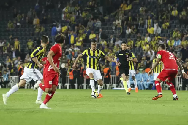 Fenerbahçe - Antalyaspor maçında tartışmalı pozisyon! Ofsayt...