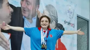 Paralimpik yüzücülerden 55 madalya