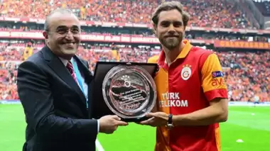 Elmander'e plaket verildi