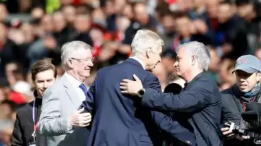 Video - Ferguson'dan Wenger'e plaket