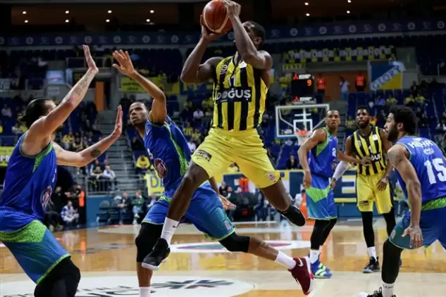 Fenerbahçe Doğuş erteleme maçında TOFAŞ'ı farklı mağlup etti