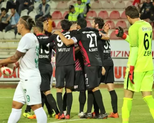 Boluspor, Denizlispor maçında ikinci yarıda güldü!