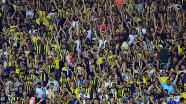 Fenerbahçe taraftarlarından Ankaragücü tezahüratı!