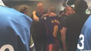 Zidane son El Clasico maçına çıkan Iniesta'ya maç sonu tebrik etti