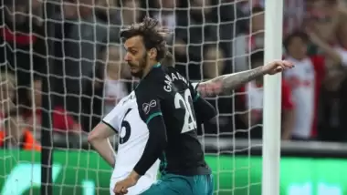 Southampton Swansea'yi devirdi, West Brom lige veda etti!