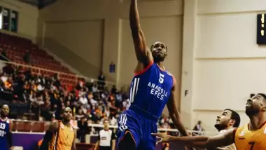 Anadolu Efes, Galatasaray'ı devirdi