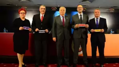 Galatasaray'da başkan adayları renk çekimi yapıldı