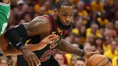 LeBron James, Los Angeles Lakers yolunda!