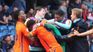 Hollanda şampiyon oldu, Türk hakem maçı yönetti!