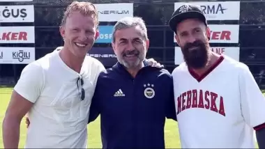 Kuyt'tan Aykut Kocaman'a övgü: Avrupa’nın önde gelenlerinden!