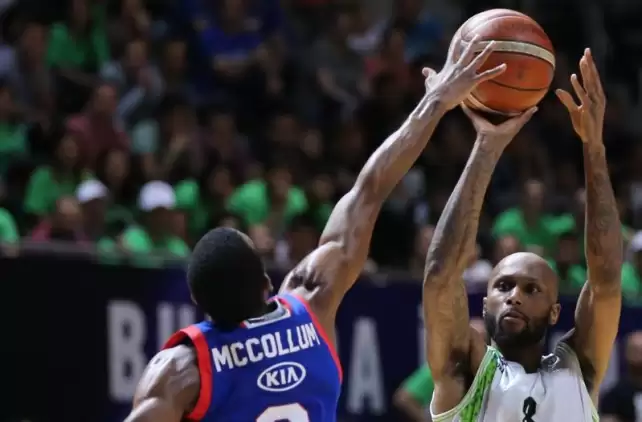 Tofaş, Anadolu Efes'i farklı yenerek seride öne geçti!