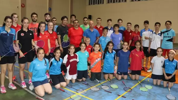 Milli badmintoncular Erzincan'da kampa girdi