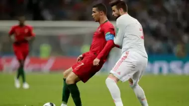 Gerard Pique: Cristiano sürekli kendini yere atma eğiliminde