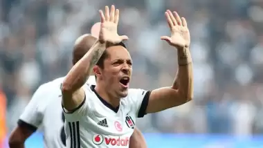Beşiktaş'ta Adriano şoku!