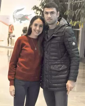 Burak Yılmaz ve Hande Doğandemir bir aydır birlikte