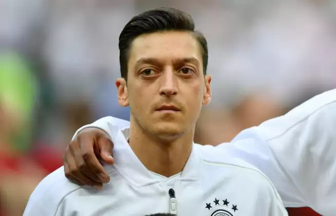 Almanya'nın merkezinde Mesut Özil haykırışı