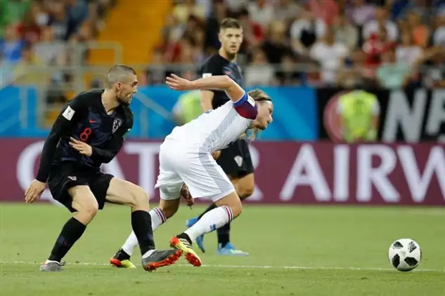 Hırvatistan, Perisic'in son dakikada attığı golle İzlanda'yı 2-1 mağlup etti