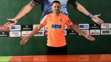 Alanyaspor, Bobo için imza töreni düzenledi! İmzalar atıldı...