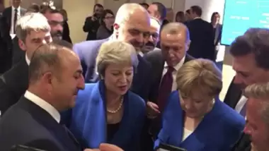 NATO zirvesinde liderler Hırvatistan-İngiltere maçını takip etti