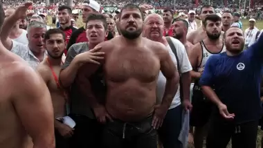 Kırkpınar Yağlı Güreşleri'nde gergin anlar! Karar uzun süre açıklanmayınca...