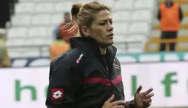 Kadın hakemimize görev...