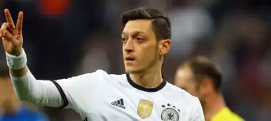 Hamza Yerlikaya'dan Mesut Özil'e destek