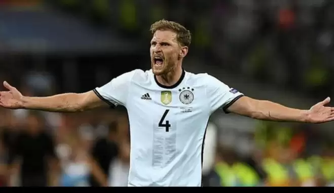 Lukas Podolski'den Höwedes'e: İstanbul'u kaçırma!