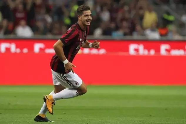 Canlı yayında açıkladı: Galatasaray, Andre Silva'nın transferini bitirdi!