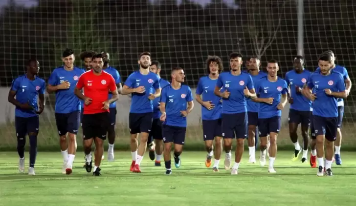 Antalyaspor'a şok! İki futbolcunun lisansı çıkarılamadı!