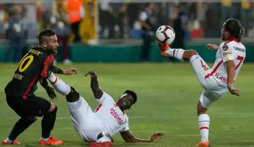 Süper Lig'de yeni sezonun ilk kırmızı kartları Göztepe'ye çıktı