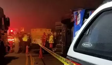 Barcelona taraftarlarını taşıyan otobüs devrildi!