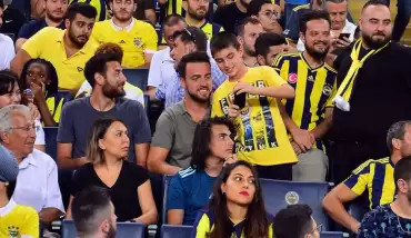 Melih Mahmutoğlu tribünde