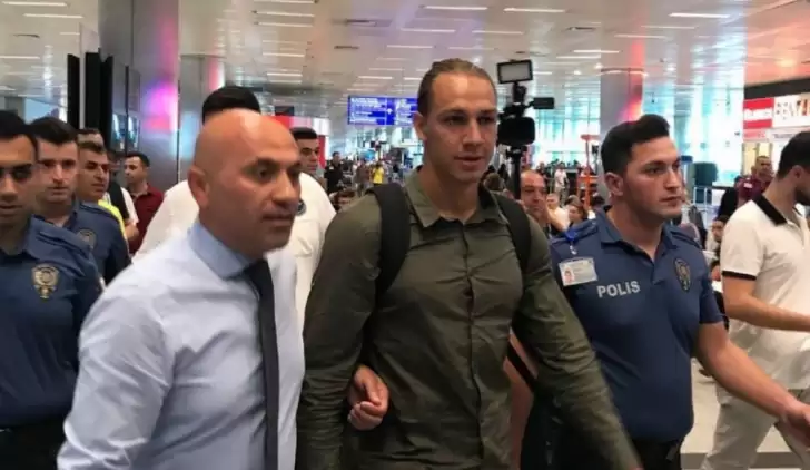 Fenerbahçe'nin yeni transferi Frey İstanbul'a geldi