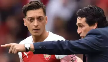 Mesut Özil kadro dışı mı kaldı? Unai Emery açıkladı...