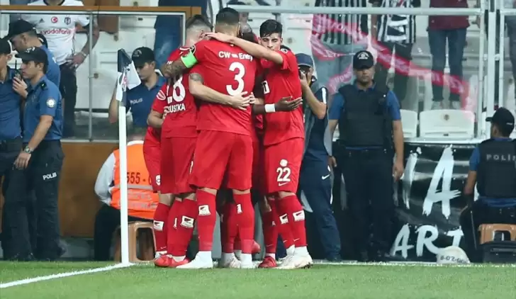 Beşiktaş'a Vodafone Park'ta büyük şok! Antalyaspor bir ilki başardı...