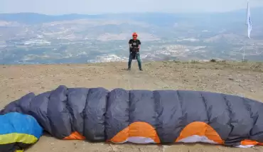 Simav’da yamaç paraşütü festivali